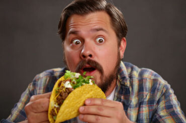 how to eat a taco